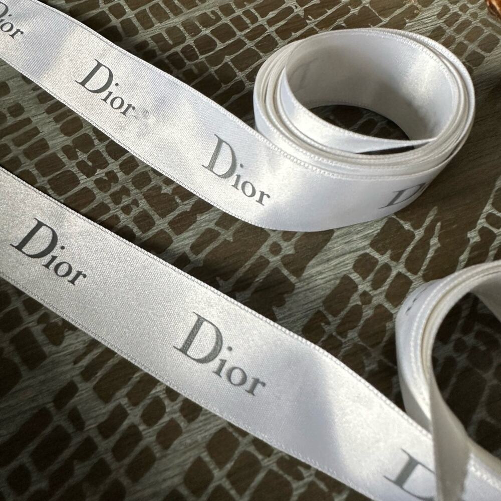 Dior White Ribbon 2 - Picture 2 of 7